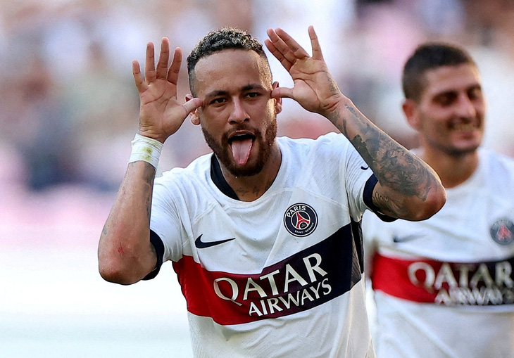 Neymar vẫn thi đấu cho PSG trong các trận giao hữu mùa hè - Ảnh: REUTERS