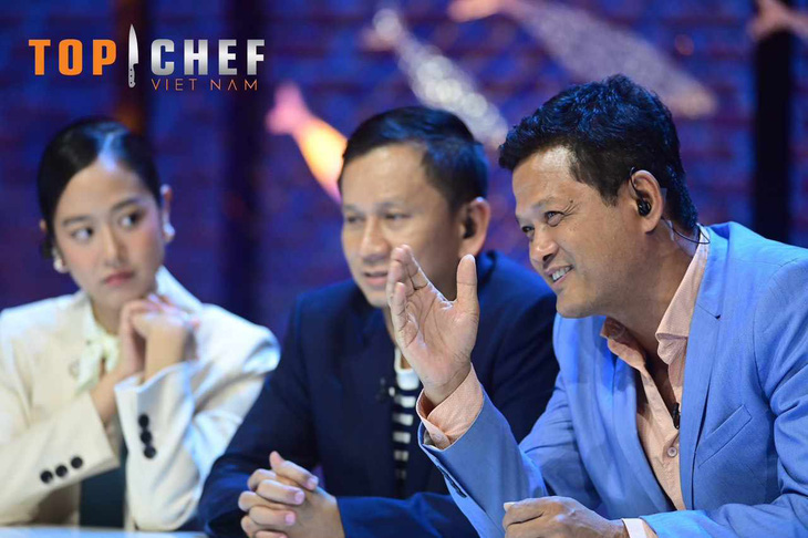 Bếp trưởng Sakal Phoeung - chủ tịch hiệp hội Escoffier Việt Nam (bìa phải) - là giám khảo chuyên môn của tập 9 Top Chef