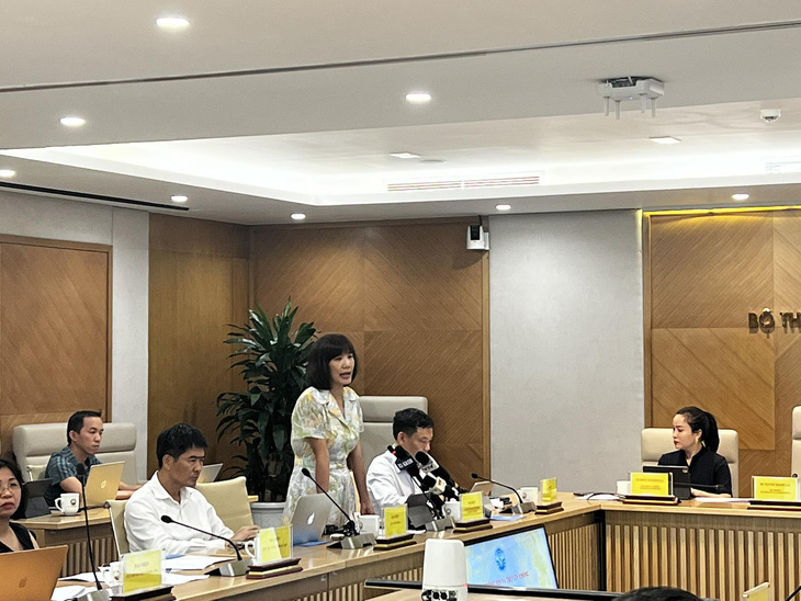 Phó cục trưởng Cục PTTH&TTĐT Nguyễn Thị Thanh Huyền cho biết quy định xác thực tài khoản mạng xã hội bằng số điện thoại là cần thiết và có đủ căn cứ pháp lý - Ảnh: THANH HÀ