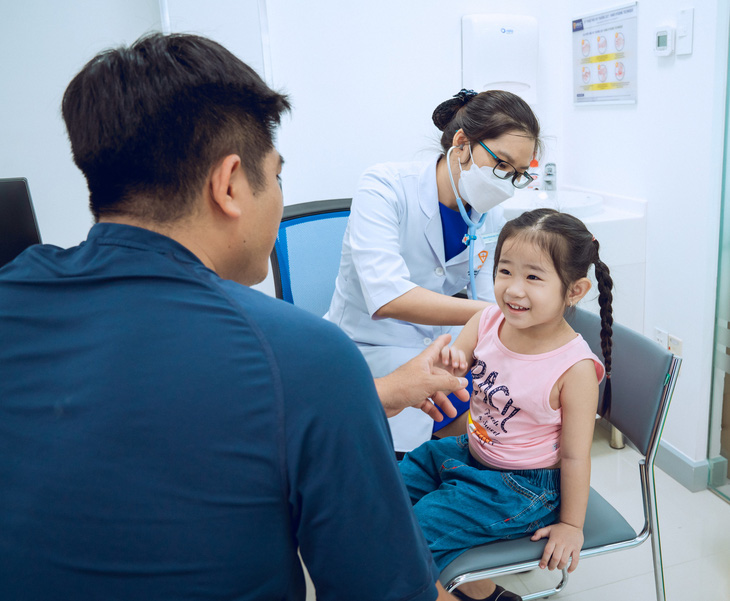 Trẻ em được tiêm ngừa vắc xin tại VNVC- Ảnh: P. Lan