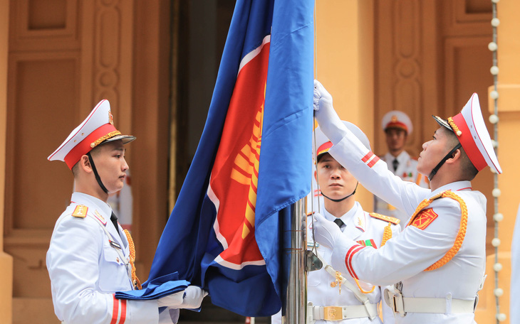 Thượng cờ kỷ niệm ASEAN bước sang tuổi 56