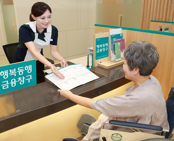 Các ngân hàng Hàn Quốc mở rộng dịch vụ hỗ trợ lao động nước ngoài - Ảnh 1.