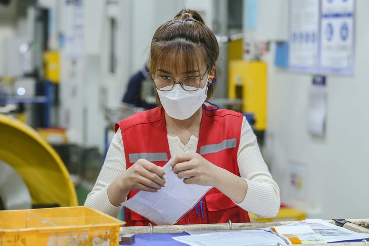 Công nhân sản xuất tại một nhà máy sản xuất linh kiện điện tử ở Bắc Ninh - Ảnh: HÀ QUÂN
