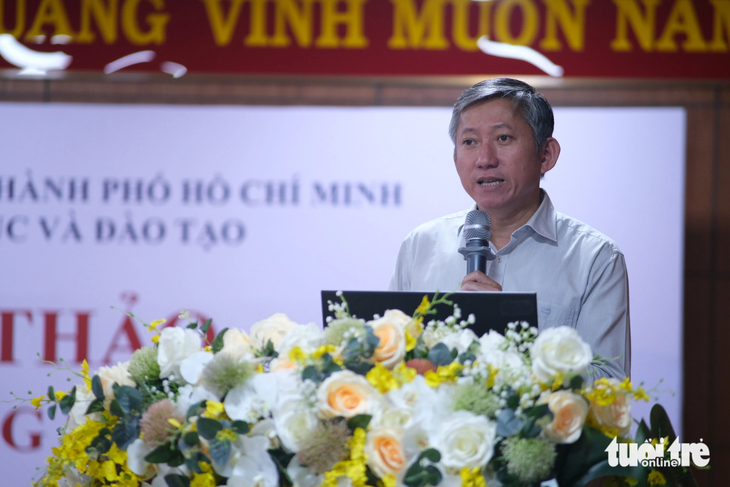 Ông Dương Trí Dũng - phó giám đốc Sở Giáo dục và Đào tạo TP.HCM - phát biểu tổng kết hội nghị - Ảnh: NGỌC PHƯỢNG