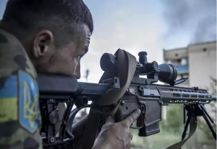 Một tay súng bắn tỉa người Ukraine - Ảnh: ANADOLU AGENCY