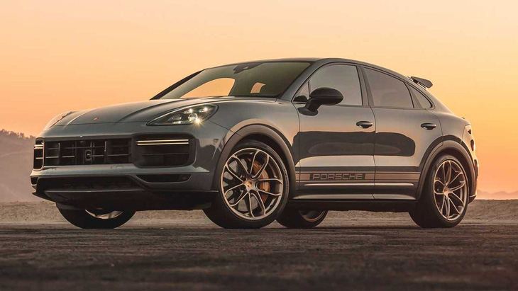 5. Porsche Cayenne Turbo GT. Tốc độ tối đa: 299km/h, khả năng tăng tốc từ 0 - 96km/h: 3,1 giây. Dòng SUV nhanh nhất của Porsche cũng là SUV chạy động cơ đốt trong tăng tốc nhanh thứ 2 thế giới, chỉ thua duy nhất một dòng tên có thể khiến nhiều người bất ngờ xếp ngay trên - Ảnh: Motor1