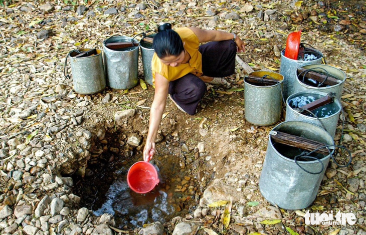 Người dân vùng cao huyện Hàm Thuận Nam (Bình Thuận) mong muốn cảnh này không còn tái diễn khi vào mùa khô hạn - Ảnh: K.HẰNG