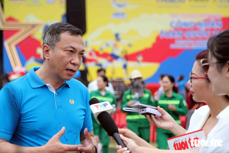 Chủ tịch VFF Trần Quốc Tuấn trả lời phỏng vấn ở lễ khai mạc vòng loại Giải vô địch bóng đá công nhân toàn quốc 2023 khu vực 1 Hải Phòng - Ảnh: N.K