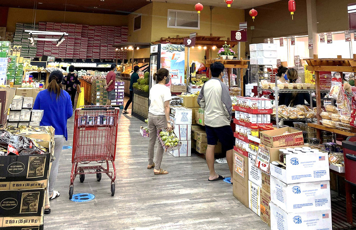 Hàng Việt được bán tại một siêu thị ở thành phố Garden Grove, bang California, Mỹ  - Ảnh: ĐỨC CƯỜNG