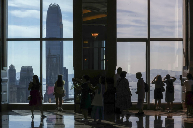 Quang cảnh từ tòa nhà Central Plaza ở quận Loan Tể, Hong Kong - Ảnh: SOUTH CHINA MORNING POST