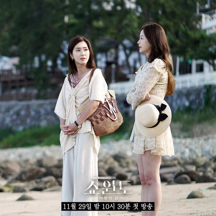 Yoon Mi Ra còn cố gắng tiếp cận và lấy lòng “bà cả” Han Sun Joo.