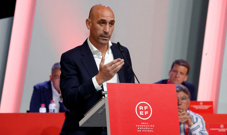 Ông Luis Rubiales sẽ chính thức rời ghế chủ tịch Liên đoàn Bóng đá Tây Ban Nha - Ảnh: REUTERS
