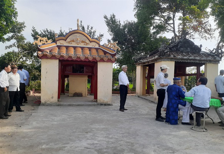 UBND phường Thủy Vân (TP Huế) đã gửi văn bản về việc dừng tổ chức lễ giỗ vua Quang Trung tại khu vực ngôi miếu Đôi của làng Dạ Lê Chánh - Ảnh: THÙY TRANG