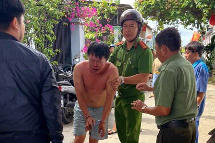 Lực lượng chức năng bắt giữ Nguyễn Tiến Lưu - nghi can giết chết con gái ruột - Ảnh: CTV