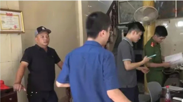 Sau chỉ đạo của thiếu tướng Đinh Văn Nơi - giám đốc Công an tỉnh Quảng Ninh, cơ quan điều tra đã phát hiện, thu giữ nhiều máy móc, tài liệu phục vụ việc sản xuất tiền giả - Ảnh: Công an Quảng Ninh