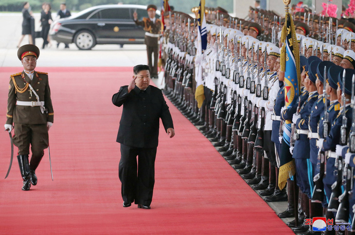 Nhà lãnh đạo Triều Tiên Kim Jong Un tại thủ đô Bình Nhưỡng ngày 10-9, trước khi lên tàu hỏa sang thăm Nga - Ảnh: KCNA