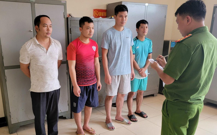 Bắt 5 nhân viên bốc xếp hành lý tại sân bay Nội Bài mở khóa vali ký gửi trộm tài sản