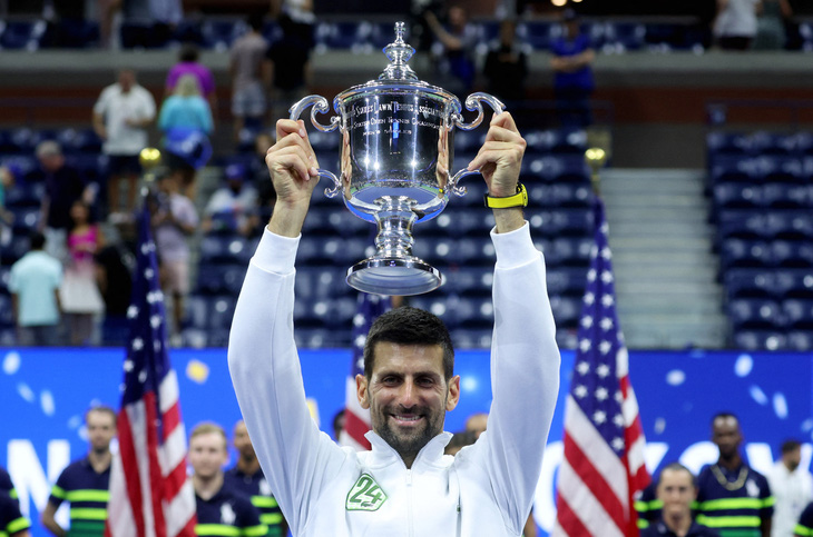 Djokovic tiếp tục hành trình huyền thoại của mình - Ảnh: Reuters