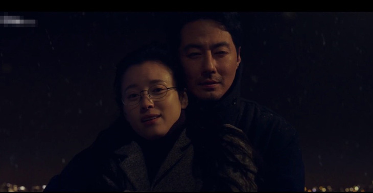 Jo In Sung và Han Hyo Joo trong cảnh phim Moving