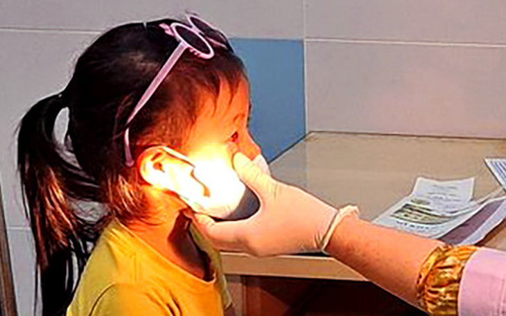 90% trường học ở TP Đồng Xoài có ca bệnh đau mắt đỏ