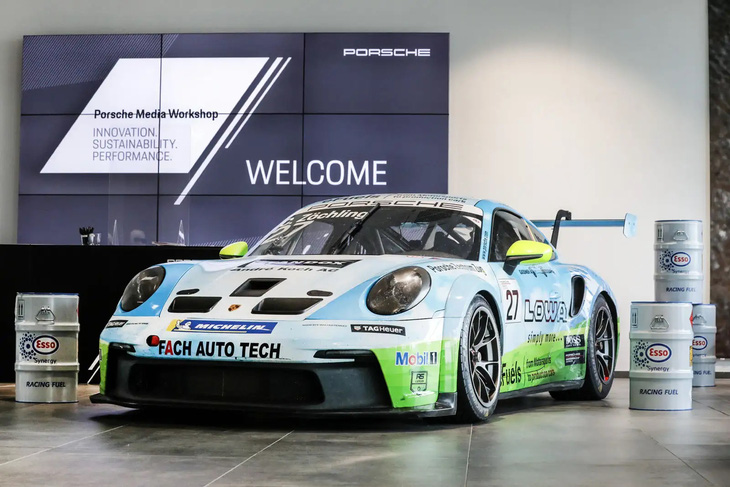 Porsche đang thử nghiệm công nghệ mới: hút CO2 làm nhiên liệu