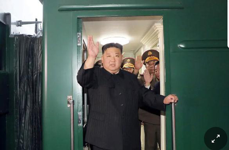 Ông Kim lên tàu tới Nga vào ngày 10-9, trong một hình ảnh do truyền thông nhà nước công bố -   Ảnh: KOREAN CENTRAL NEWS AGENCY    