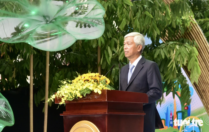 Ông Võ Văn Hoan - phó chủ tịch UBND TP.HCM - phát biểu khai mạc triển lãm &quot;sản phẩm, dịch vụ tăng trưởng xanh&quot; - Ảnh: T.T.D