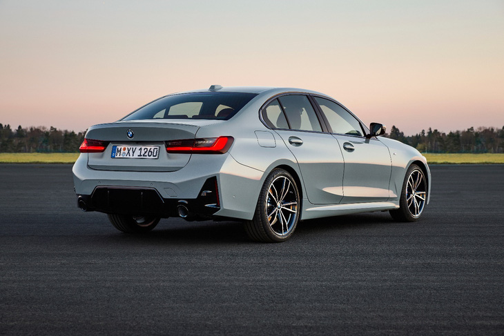 Mức giá bán BMW 3 Series từ 1,295 tỉ đồng*