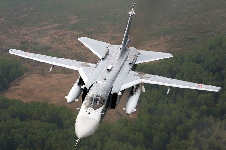ロシア空軍の Su-24 戦闘機 - 写真: AIRLINERS.NET