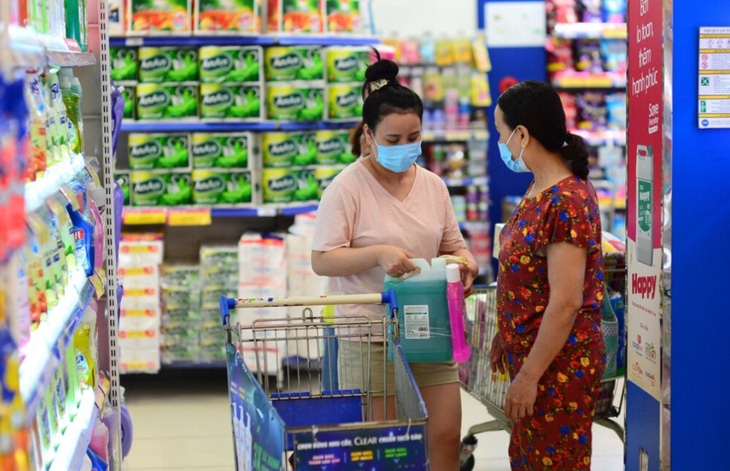 Saigon Co.op có nhiều ưu đãi cho khách hàng khi mua những sản phẩm lau dọn nhà cửa, phòng tránh vi khuẩn, bệnh truyền nhiễm - Ảnh: QUANG ĐỊNH