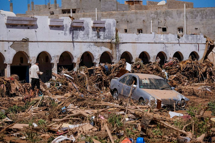 Cảnh hoang tàn ở Derna sau cơn bão, ảnh chụp ngày 13-9 - Ảnh: REUTERS