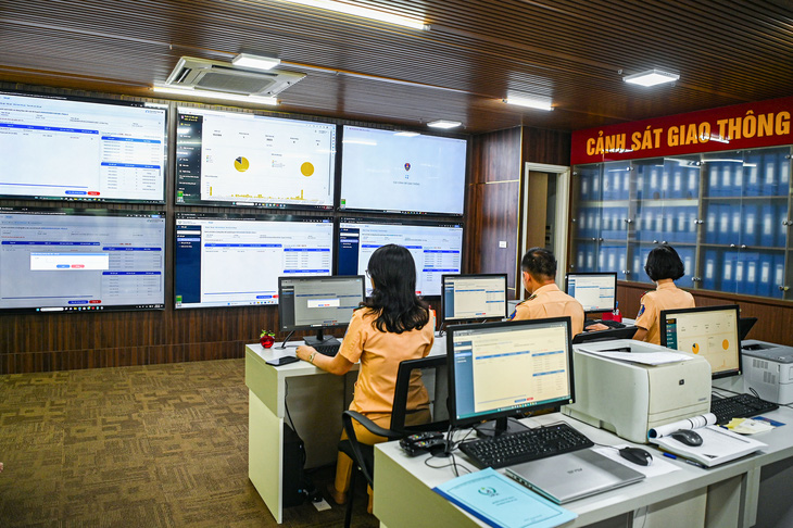 Car License Plate Auction Monitoring Center of the Traffic Police Department - Photo: Hong Kwong