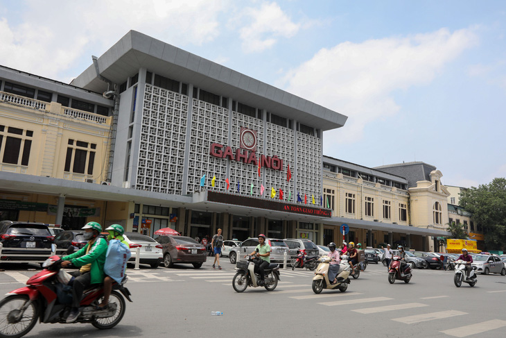 UBND TP Hà Nội cho rằng việc khai thác tàu đường sắt tốc độ cao vào ga Hà Nội chưa phù hợp quy hoạch - Ảnh: VIỆT DŨNG