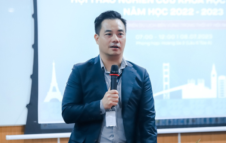 Ông Lê Minh Thành phát biểu trong hội thảo nghiên cứu khoa học sinh viên - Ảnh: MINH TRÚC