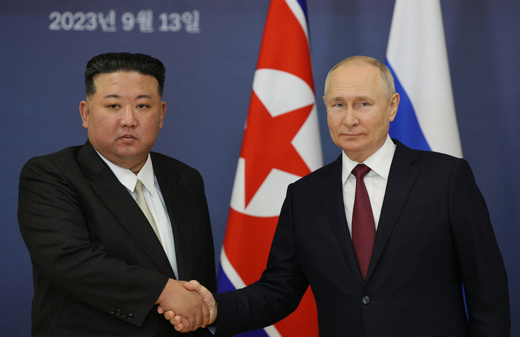 Nhà lãnh đạo Triều Tiên Kim Jong Un và Tổng thống Nga Vladimir Putin hội đàm hôm 13-9, khiến chính quyền Hàn Quốc nghi ngại về một thỏa thuận quân sự giữa hai nước - Ảnh: AFP