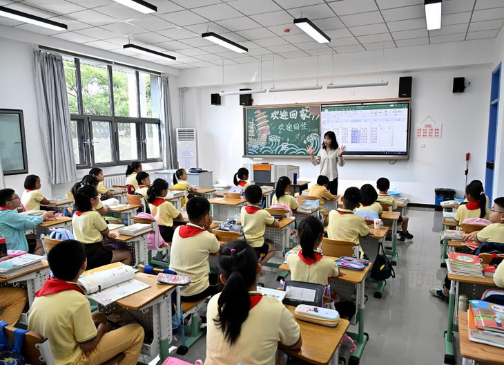 Học sinh trong giờ học tại một trường tiểu học ở Bắc Kinh, Trung Quốc, ngày 1/9. Ảnh: english.news.cn