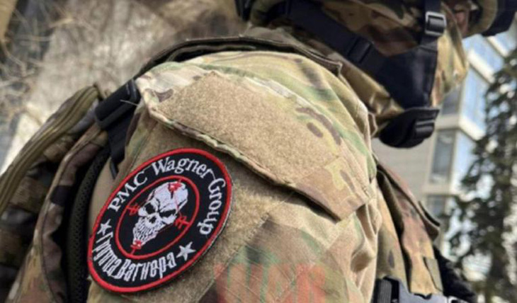 Huy hiệu tập đoàn Wagner trên tay áo các chiến binh - Ảnh: Facebook
