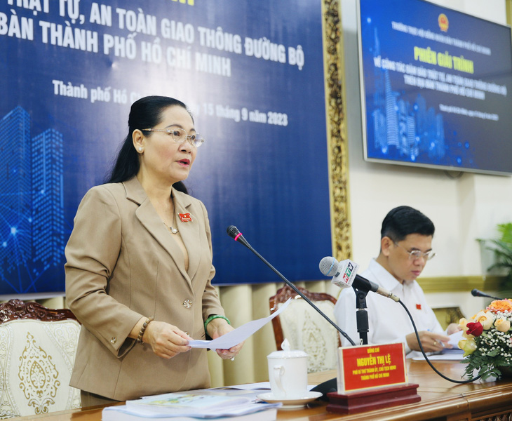 Chủ tịch HĐND TP Nguyễn Thị Lệ đề nghị khắc phục các hạn chế trong quản lý trật tự đô thị, quản lý lòng đường vỉa hè - Ảnh: CTV