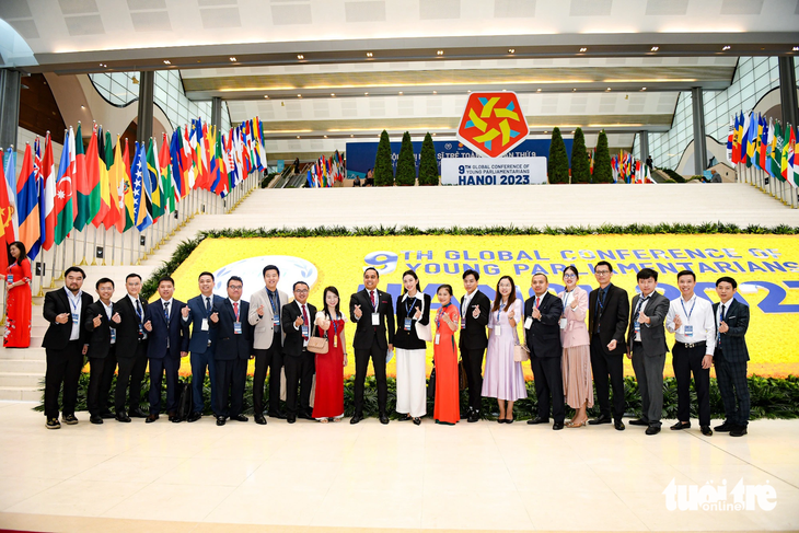 Các đại biểu trẻ thảo luận nhiều vấn đề của giới trẻ tại Hội nghị nghị sĩ trẻ toàn cầu lần thứ 9, do Quốc hội Việt Nam đăng cai tổ chức từ ngày 14 đến 17-9 - Ảnh: NAM TRẦN