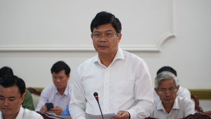 Phó trưởng Ban chuyên trách Ban An toàn giao thông Nguyễn Thành Lợi phát biểu tại buổi làm việc - Ảnh: L.V.