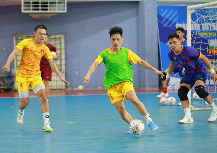 Đội tuyển futsal Việt Nam tập luyện tại Nhà thi đấu Thái Sơn Nam, quận 8 - Ảnh: AN TÔ