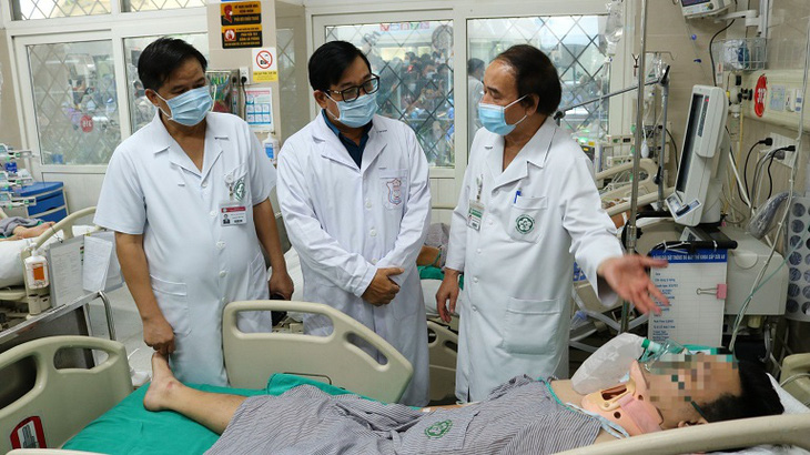 Bệnh nhân vụ cháy chung cư mini đang được điều trị tích cực tại Bệnh viện Bạch Mai - Ảnh: BVCC