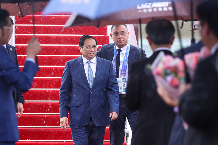 Thủ tướng Phạm Minh Chính đến sân bay thành phố Nam Ninh sáng nay 16-9 - Ảnh: NHẬT BẮC