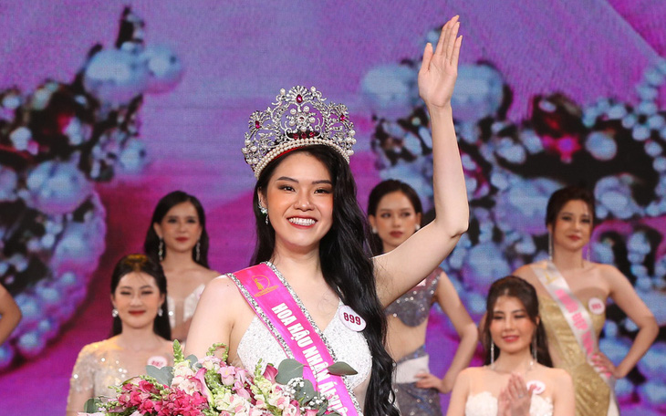 Người đẹp cao 1,62m đăng quang Miss Petite Vietnam 2023