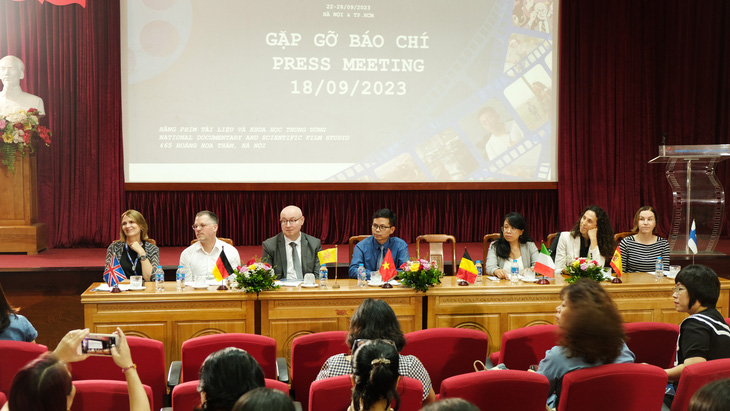 Họp báo Liên hoan phim tài liệu châu Âu - Việt Nam ngày 18-9 tại Hà Nội - Ảnh: ĐẬU DUNG