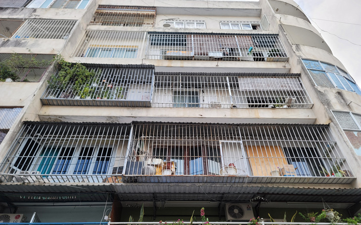 Dẹp ‘chuồng cọp’ trên chung cư ở Nha Trang: Cảnh sát PCCC nhìn nhận 'rất khó buộc cắt bỏ'
