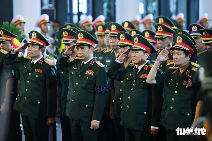 Đoàn Quân ủy Trung ương, Bộ Quốc phòng vào viếng Thượng tướng Nguyễn Chí Vịnh - Ảnh: NGUYỄN KHÁNH