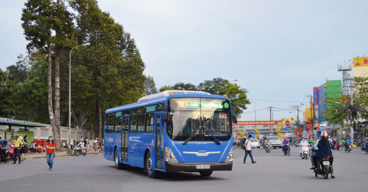 TP.HCM thông báo điều chỉnh lộ trình nhiều tuyến xe buýt người dân thường đi lại - Ảnh: THU DUNG