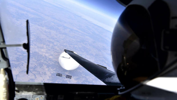 Ảnh chụp từ máy bay trinh sát U-2 của Mỹ vào ngày 3-2, khi đó nó đang theo dõi khinh khí cầu do thám của Trung Quốc - Ảnh: CBS/BỘ QUỐC PHÒNG MỸ