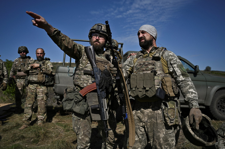Các binh sĩ Ukraine thuộc Lữ đoàn tấn công riêng biệt số 3 tập trận gần thị trấn Bakhmut, Ukraine ngày 7-9 - Ảnh: REUTERS